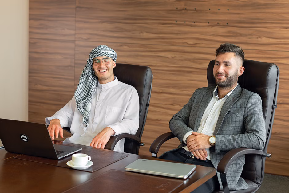 شركة تنظيف جلسات عربية :شركة العتيبي - عملية التنظيف لشركة العتيبي