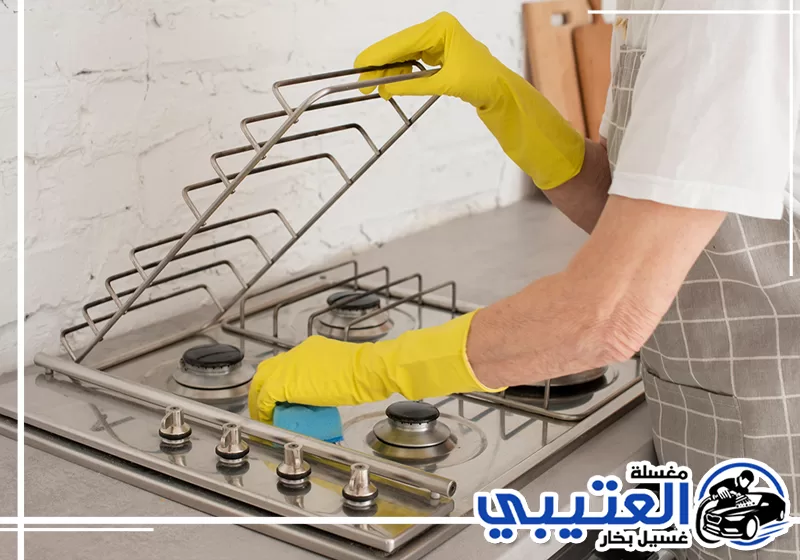 خدمة تنظيف مطابخ المنازل بالدمام تشمل تنظيف الأسطح والأجهزة وإزالة البقع من الأماكن كثيرة الاستخدام.